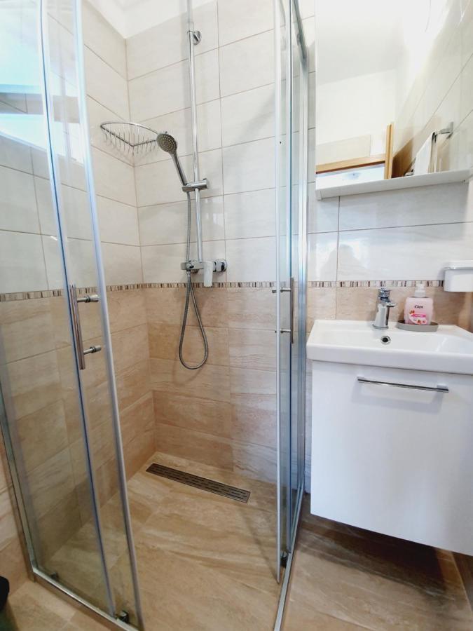 Apartmani Starigrad Paklenica - Danijel Exterior foto