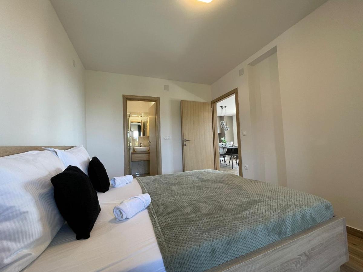 Apartmani Starigrad Paklenica - Danijel Exterior foto