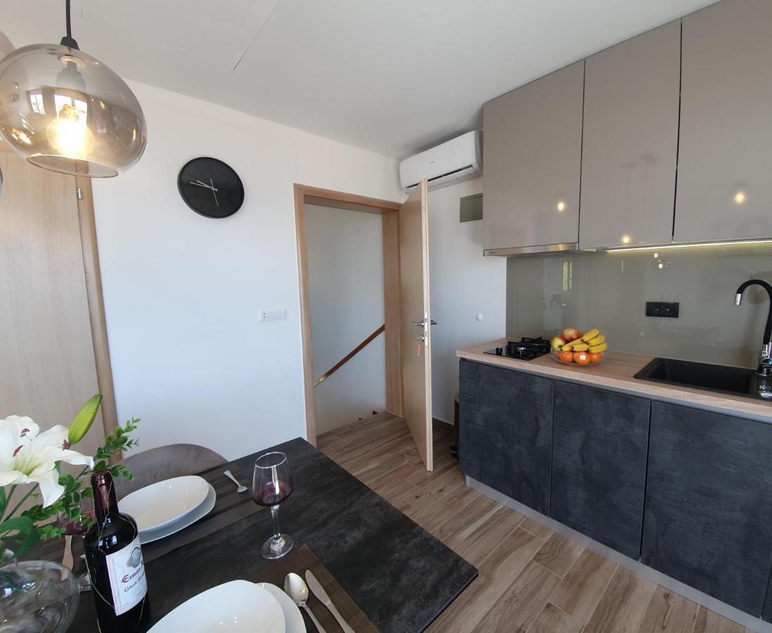Apartmani Starigrad Paklenica - Danijel Exterior foto